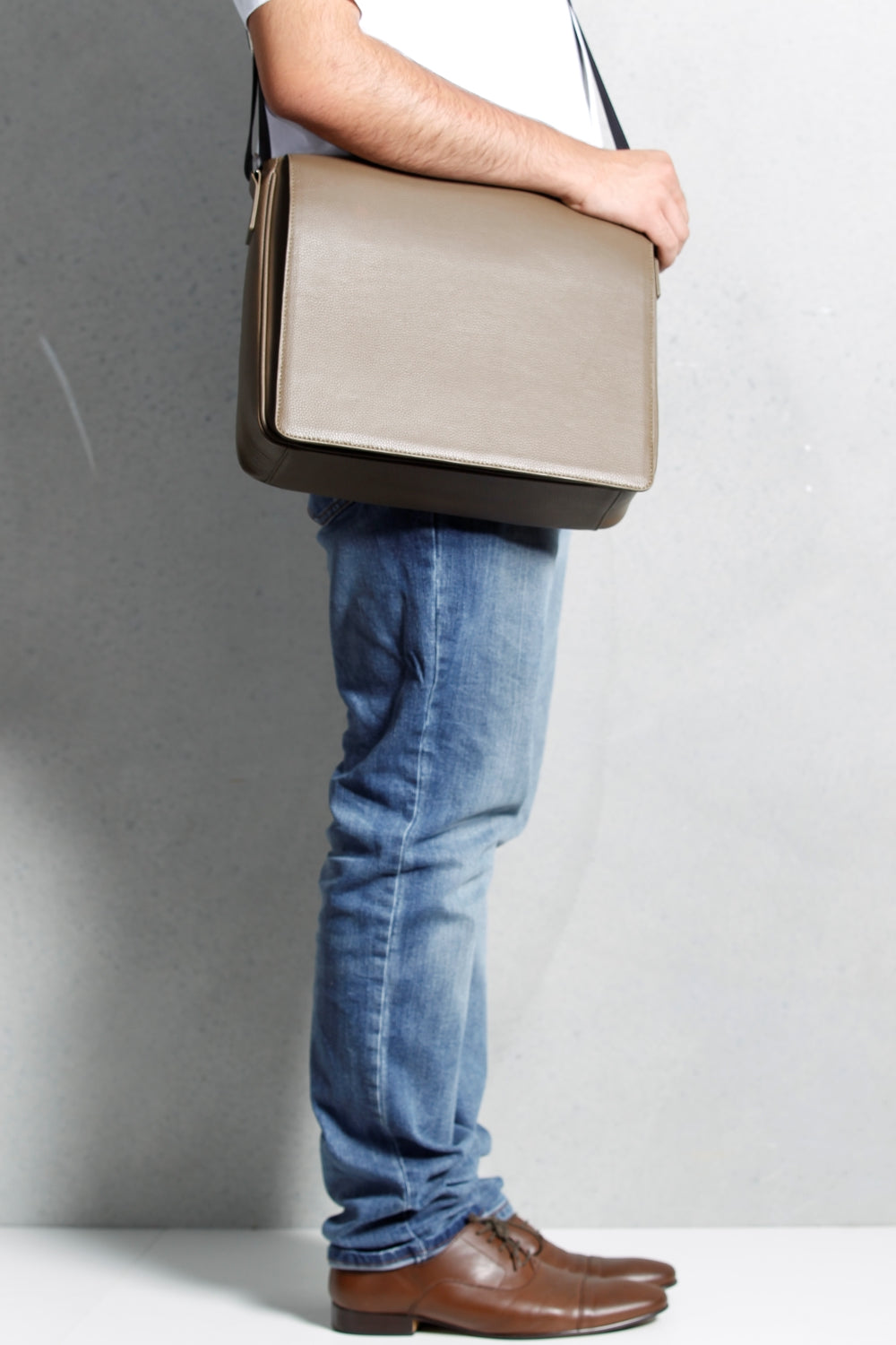Unisex Vky Konstantine Large Leather Messenger Shoulder Bag Handbag - Taupe-6